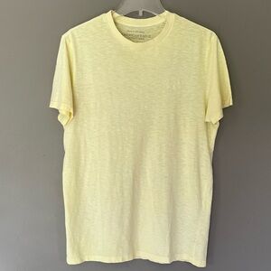 American Eagle Sz M Butter Yellow Short Sleeve Crew Neck Tee 100% Cotton Shirt
